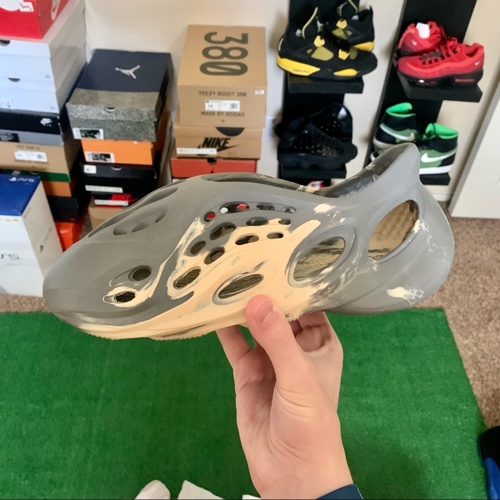 adidas Yeezy Foam Runner RNNR ‘MX Moon Grey’ Men’s Size 10 *U A*